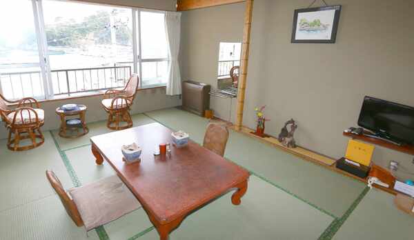 ・【客室一例】海を眺めながらのんびりお過ごしください