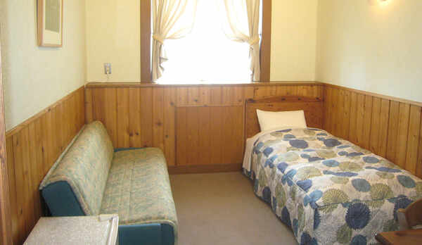 ・【洋室B一例】シングルルーム。バストイレ付き