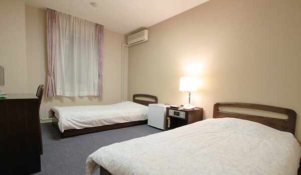 *【部屋／洋室】一人旅、カップル、ご夫婦などにピッタリのツインルームです。