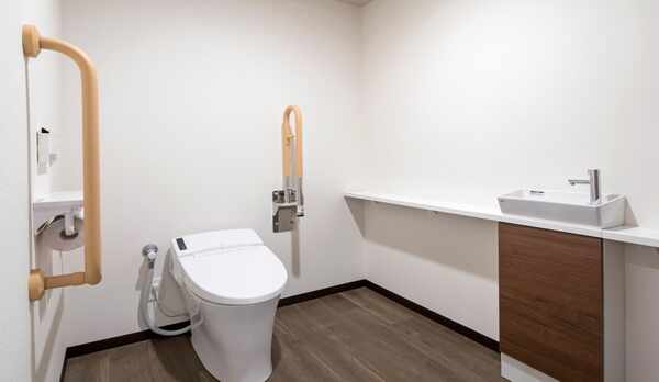 アクセシブルフォーストイレ（バストイレセパレートタイプ）