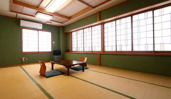 新館和室◆のんびり過ごせるお部屋です