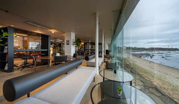 ロビーラウンジをリニューアル致しました！ご到着後は腰を下ろしてゆったりとお過ごし下さい。