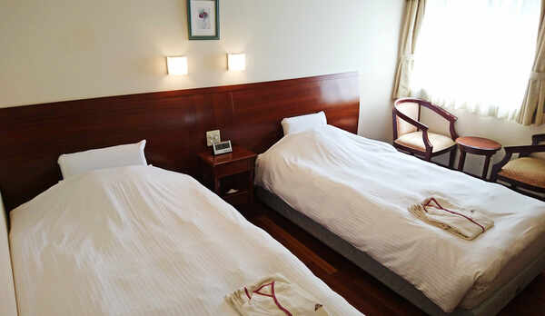 ツインベッドルーム（ベッド２基 110cm&times;200cm）