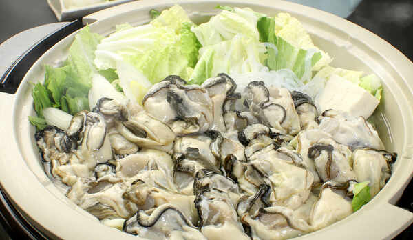 アツアツの鍋で坂越の牡蠣を堪能♪