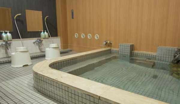 ▼【大浴場】天然の光明石を使用した人工温泉。やわらか湯ざわりとポカポカ感をお楽しみください。