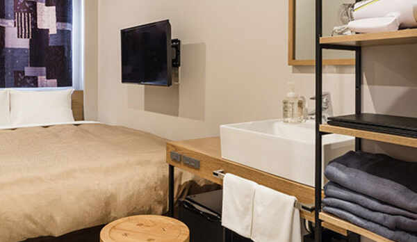  【ダブルルーム】シンプルながら機能性を追求した客室