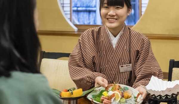 山家荘料理提供