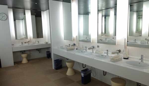 パウダールーム＿男性