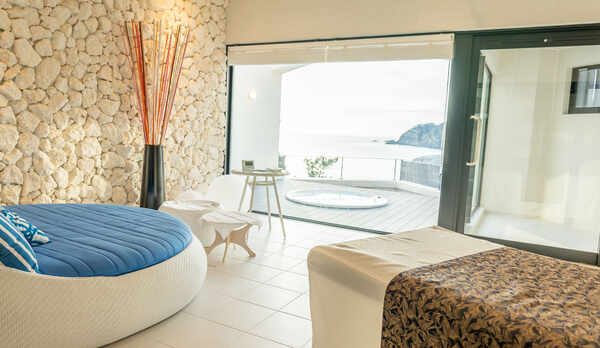 露天ジェットバスを備えたプライベートシエスタ