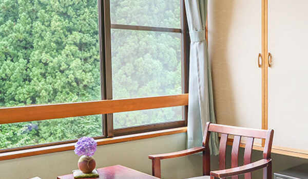 和室10畳（川側）