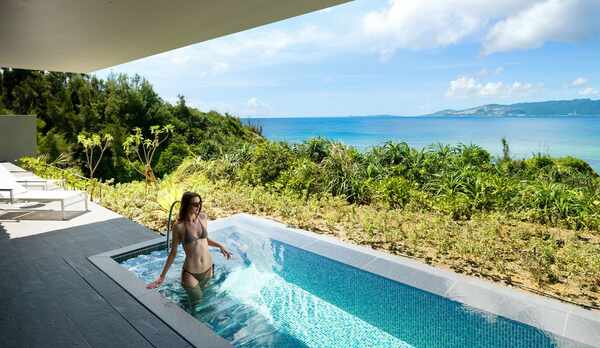 ハレクラニ沖縄 料金比較・宿泊予約 - 価格.com