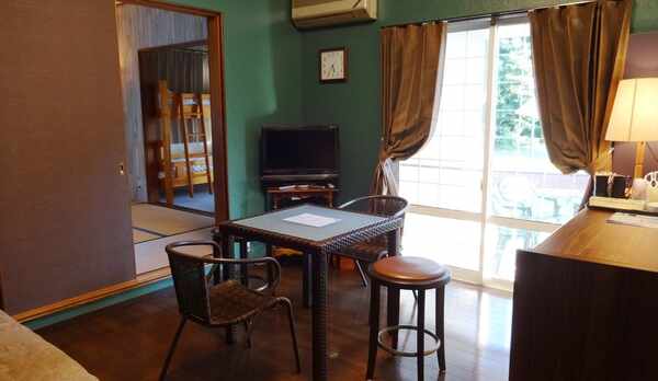 【キッチン・ウッドデッキ付2DKのお部屋】ダイニング