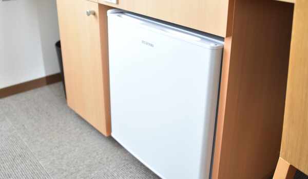 *客室設備/冷蔵庫が各部屋に備え付けられています。ぜひ利用下さいませ。