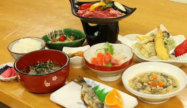 *［夕食一例］手作り食材で作る！女将の真心が詰まった田舎料理