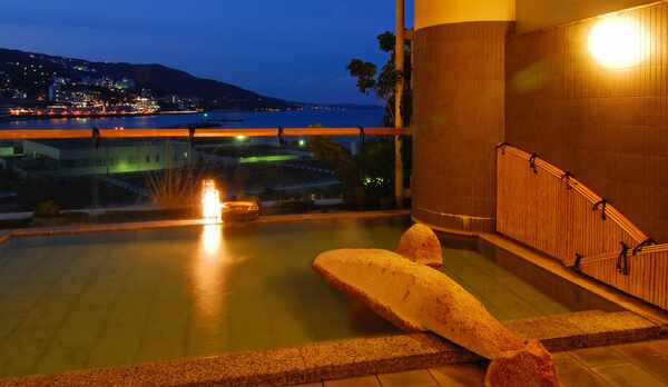 大展望風呂「海望の湯」露天風呂（夜）