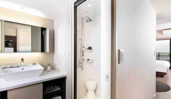 スタジオーぺリアタイプのシャワーブース