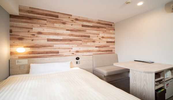 広々ベッドでごゆっくりお寛ぎ頂けます