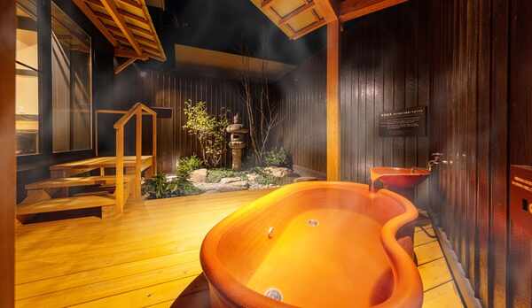 *【特別室（桔梗）】お部屋の露天風呂で湯ったり、のんびり。
