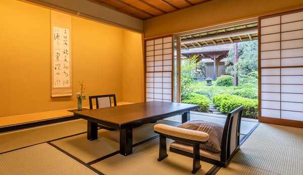 露天風呂付きメゾネット客室　胡蝶