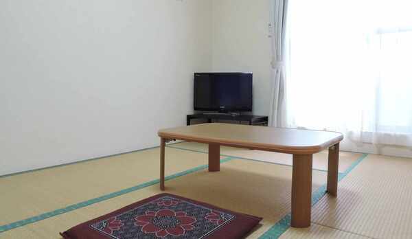 *［和室6畳］ちょっと手狭ですが最大3名様まで利用可能！バストイレなしの和室6畳