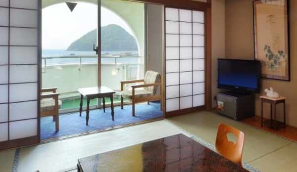 むつ湾を眺められる和室一例