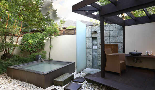 【貸切露天風呂】ご予約制で60分3,300円（税込）でご利用いただけます。