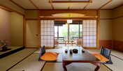 【露天風呂付特別室　椿】和室12畳＋茶室4.5畳＋月見台のお部屋