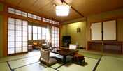 【客室】全て10畳の和室です。脚をのばしてゆっくりと。