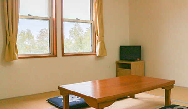 *［10畳和室BTなし］バストイレは付いてませんが、足を伸ばして寛げるシンプルな和室10畳の客室