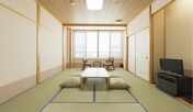 和室１２畳４名様でもゆったりご利用いただけます。