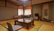 【客室 10畳】広めの和室はファミリー・グループにもゆったりお過ごし頂けます。