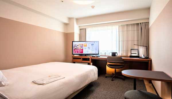 シングル/スタンダードダブルルーム（17.6㎡ シモンズ社製ベッド幅140cm）