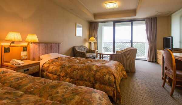 【シャトー館客室一例】46平米の落ち着いた雰囲気のお部屋です。