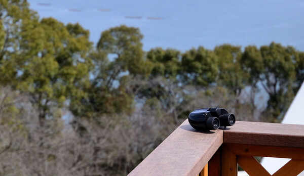 〔和洋室〕テラスからは周辺の景色をお楽しみいただけます。