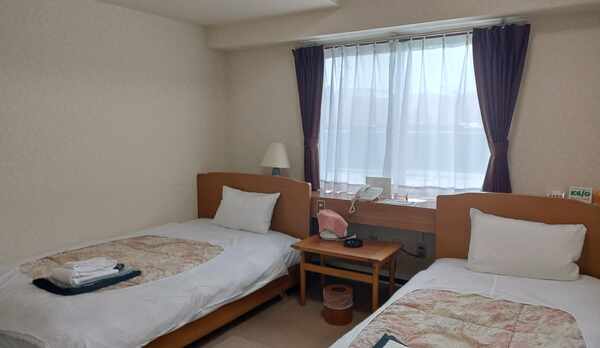 洋室（喫煙・禁煙）イメージ　〜夏は涼しく・冬は暖かな軽〜い羽毛掛け布団でごゆっくり♪