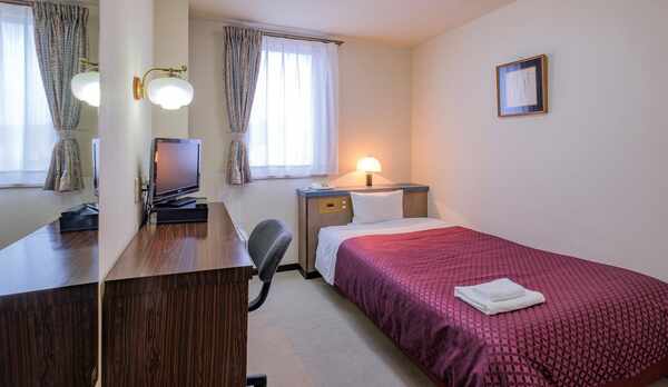 シングル客室　広さ13.5㎡　120㎝&times;200㎝ベッド1台