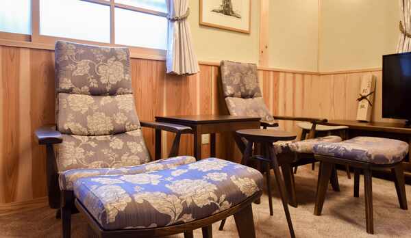 *【離れ】調度品にもこだわり、落ち着いた空間です。