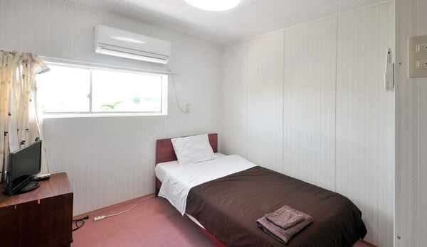 【洋室シングル2F】バス・トイレ付。1名様専用。ビジネス・旅行・ひとり旅にどうぞ。