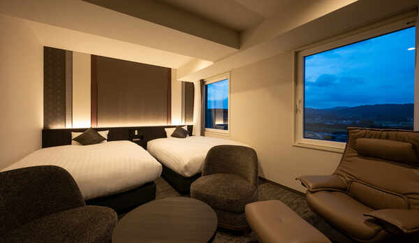 最上階エグゼクティブツイン　最上階から北上川と桜並木を楽しめる抜群の眺望