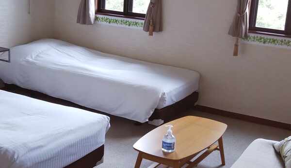 ツインルームソファ‐有の部屋一例