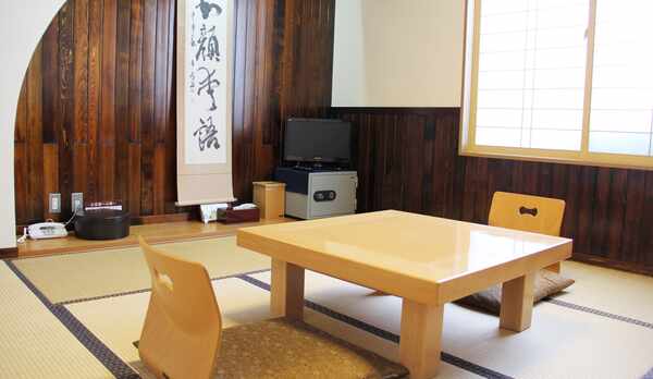 *【うるしの間】　和室８畳　(トイレ付) 