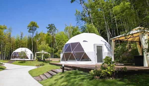 ・ウッドデッキスペースにお食事席をご用意