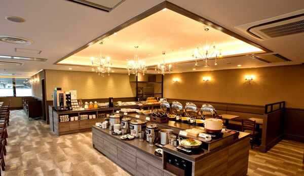 レストラン「HOLY BLUE」