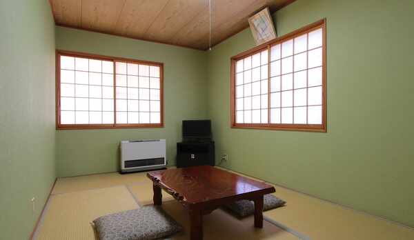 心落ち着く和室タイプのお部屋です。四季の移ろいを感じながら過ごす時間は、なんとも贅沢です。