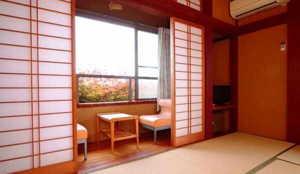 【おまかせ和室】12畳。お客様の人数で割振り致します。