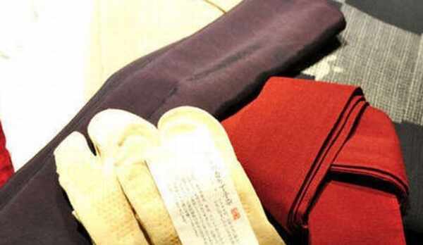 【お寛ぎ】　お部屋には浴衣とパジャマの両方をご用意しております。