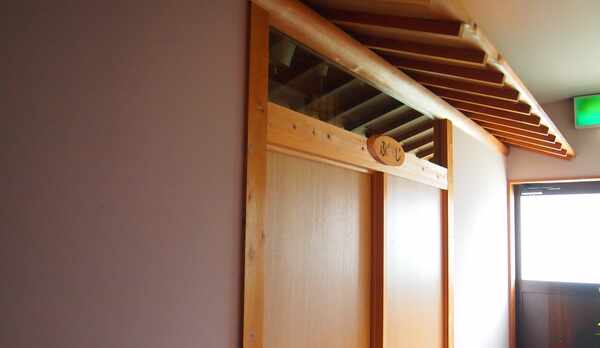 *【お部屋入口】素朴なお部屋ですが、のんびりお過ごし下さいね。