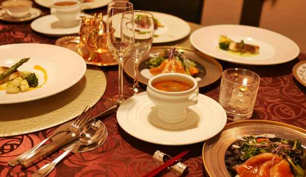 ご夕食（洋食コース）の一例。