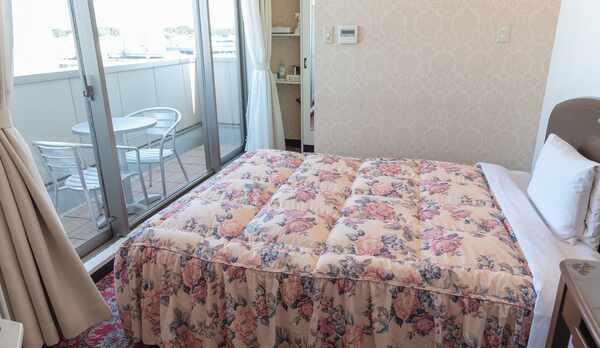 ゆったりシングルルーム（ダブルベッドタイプ）