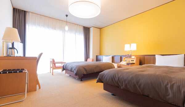 *客室：プレミアムツイン／通常のツインルームと比べて広々とした客室＜一例＞